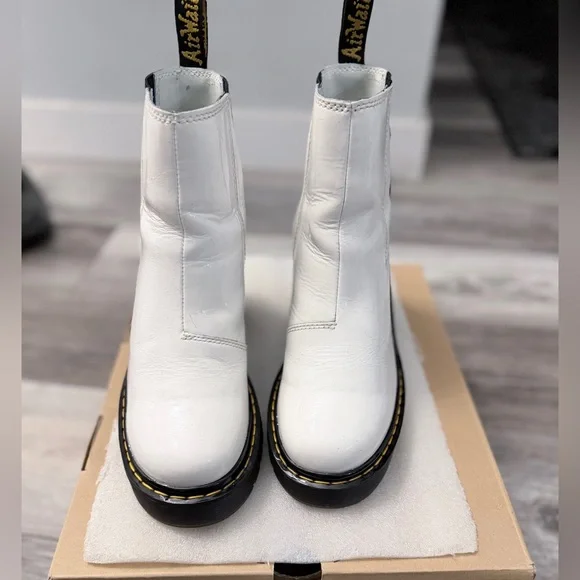 Dr Martens SPENCE LEATHER FLARED HEEL CHELSEA BOOTS - Picture 3 of 5